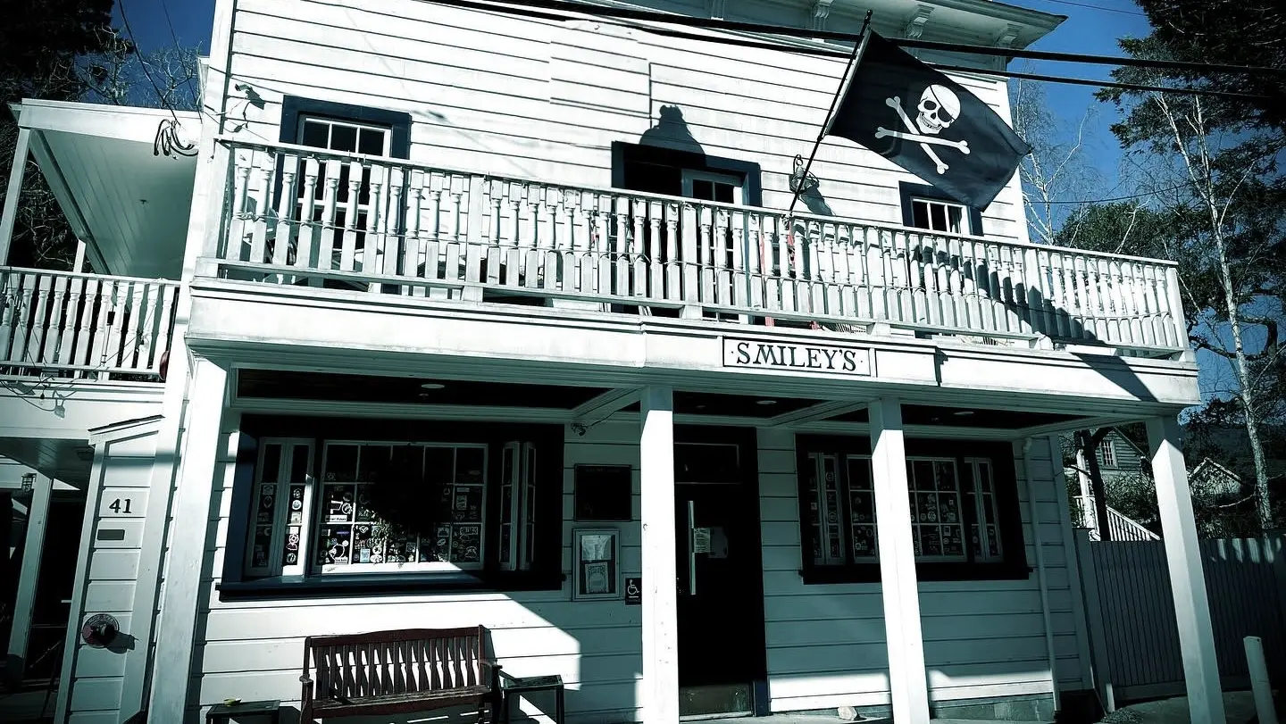 Smiley's Saloon thumbnail