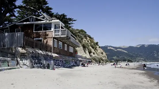 Bolinas coastal scene featuring the old Jefferson Airplane house - Photo: S.Skower