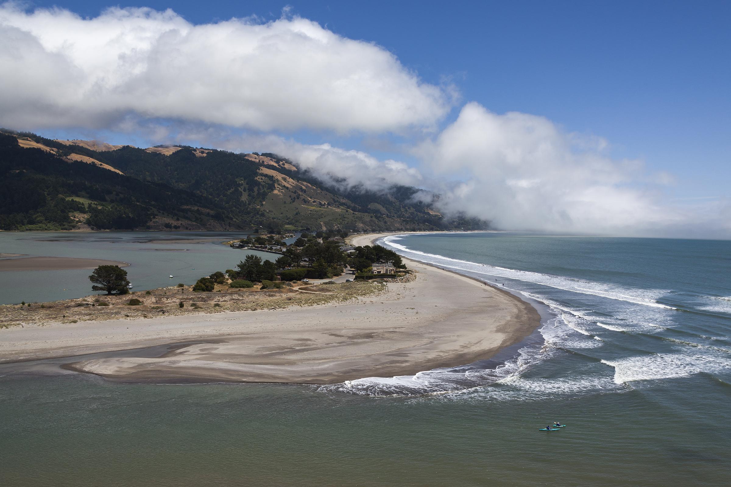 Stinson Beach shoreline featuring SeaDrift - Photo: S.Skower